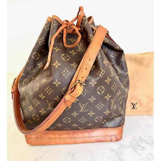 Transitioning to fall! This Louis Vuitton Noe GM is a timeless