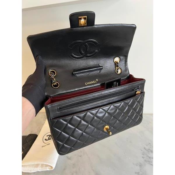 Vintage and Musthaves. Chanel medium/large  timeless classic single flap  bag with wallet VM221048