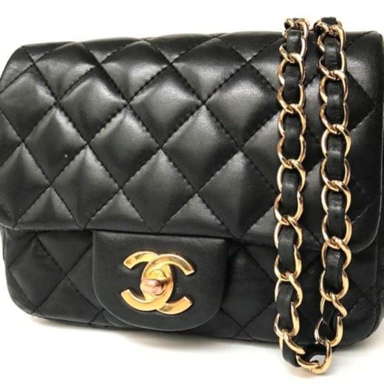Vintage and Musthaves. Chanel classic 2.55 timeless crossbody bag