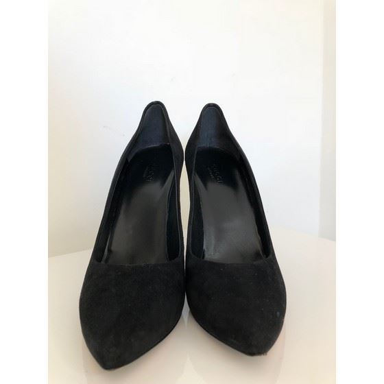 Picture of Gucci black heels