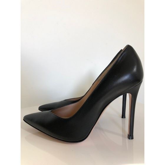 Picture of Gianvito Rossi black leather heels