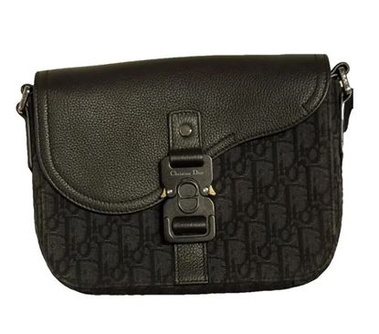 Image of Black Dior medium saddle messenger bag with flap VM221432